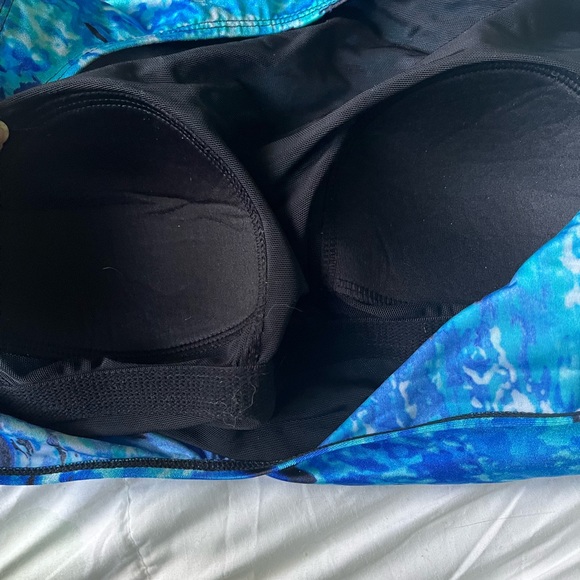 Longitude Women’s ‘Shades of Blue’ and Black One Piece Foam Cups Swimsuit Sz 10 - Picture 4 of 8